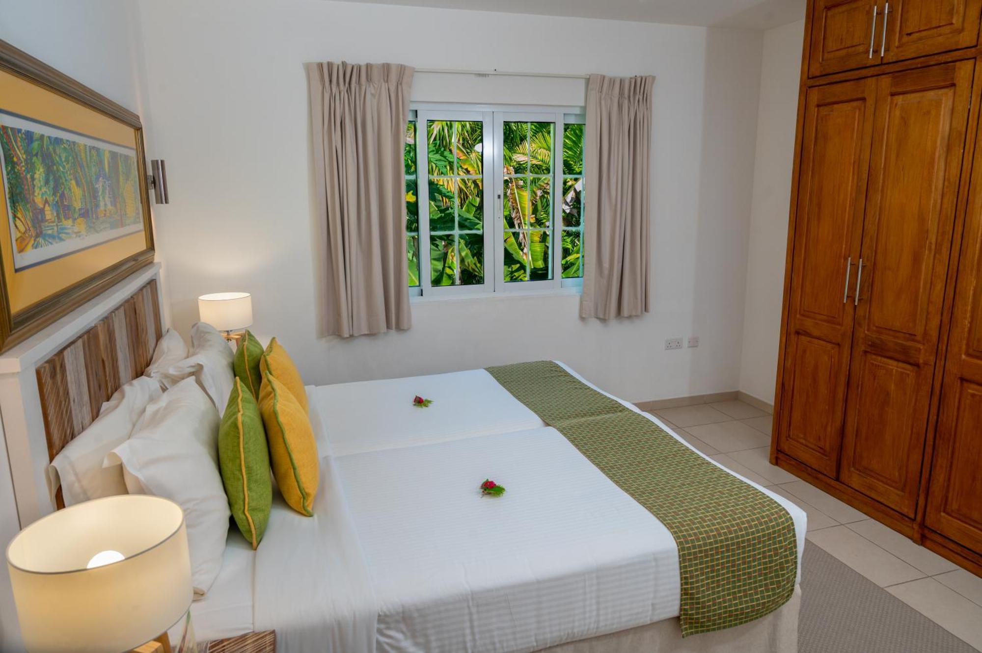 أكاجو بيتش 4* Anse Volbert Village