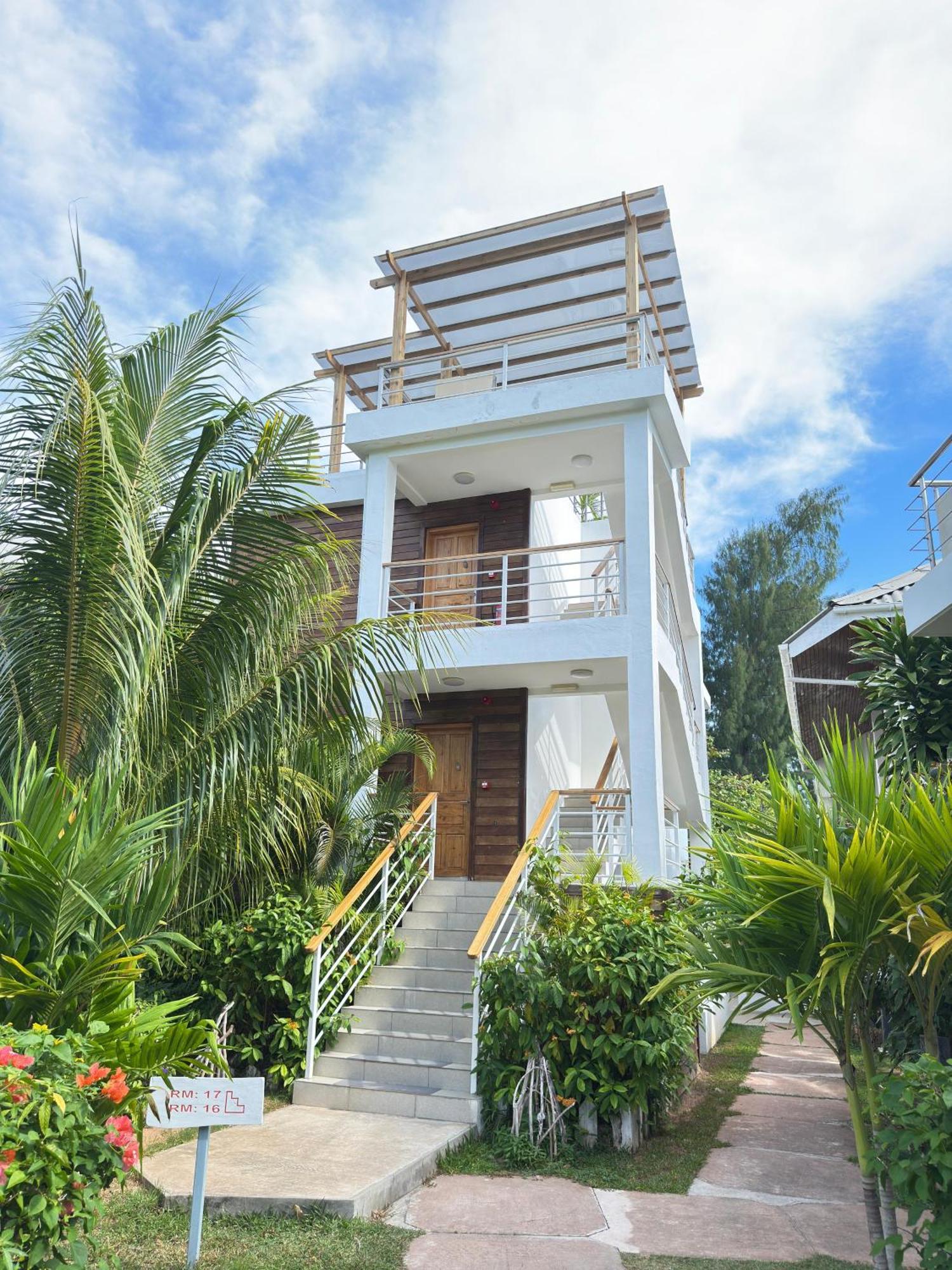 أكاجو بيتش 4* Anse Volbert Village